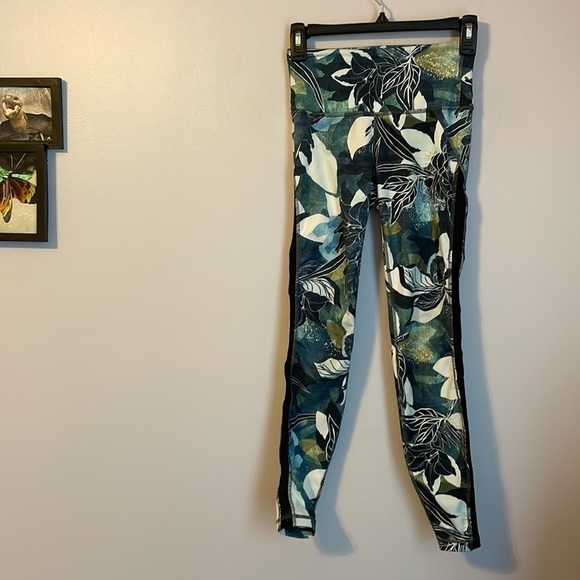Athleta Chaturanga Tropical Print Leggings Size XXS - Picture 3 of 17